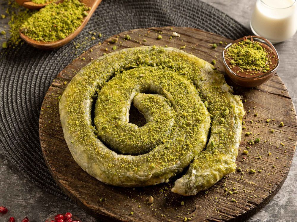 Burma Katmer ( 3 kişiliktir , yanında çikolata ve dondurma ikramı ile )