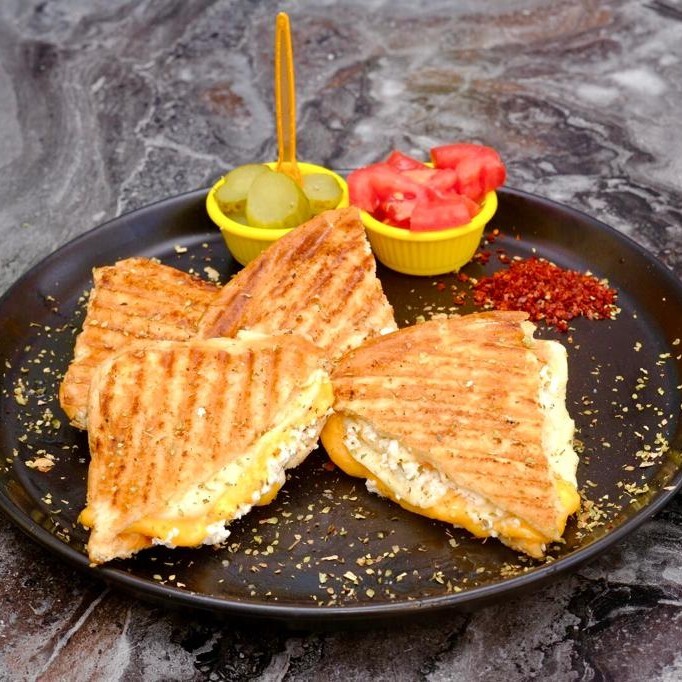 3 Peynirli Tost