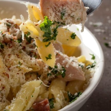 Acılı Kekikli Tavuklu Penne