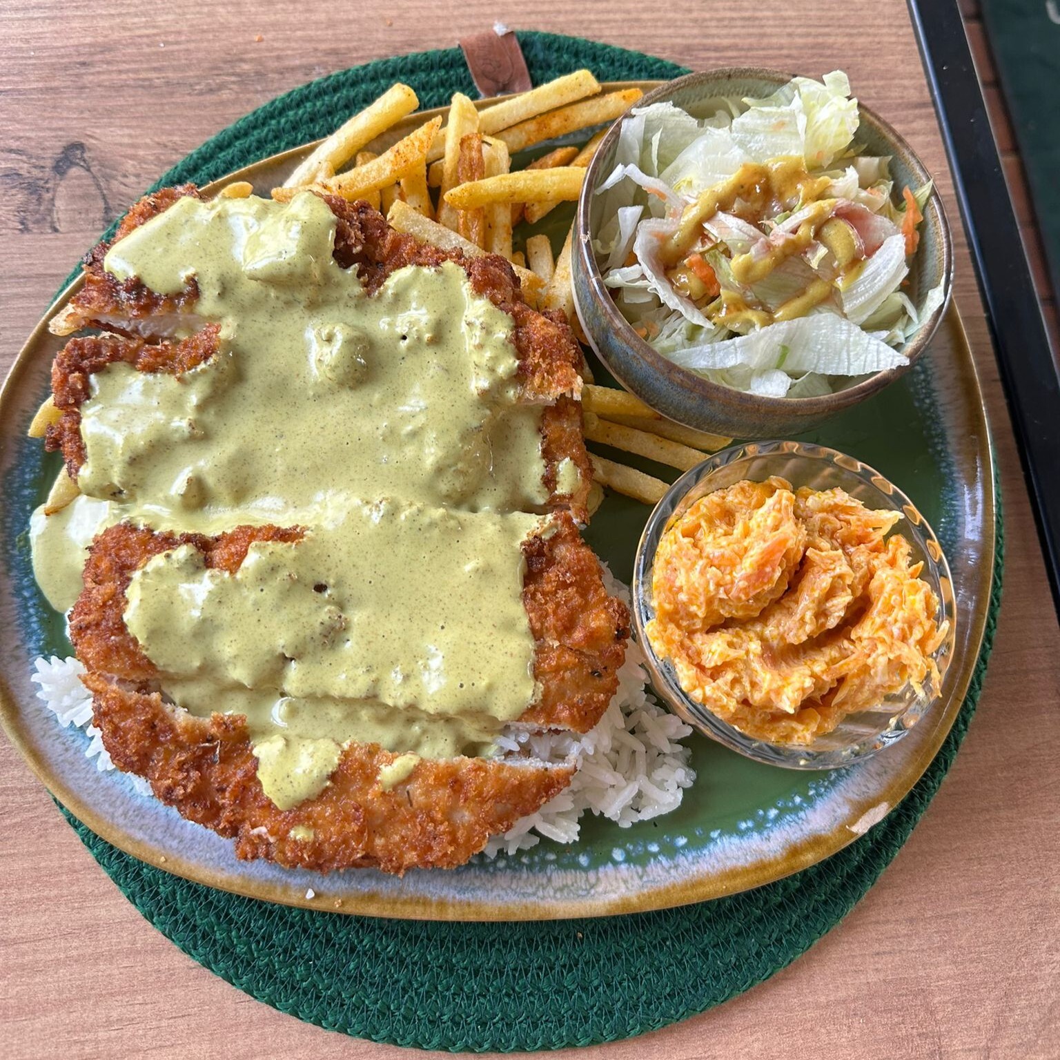 Köri Soslu Tavuk Schntizel