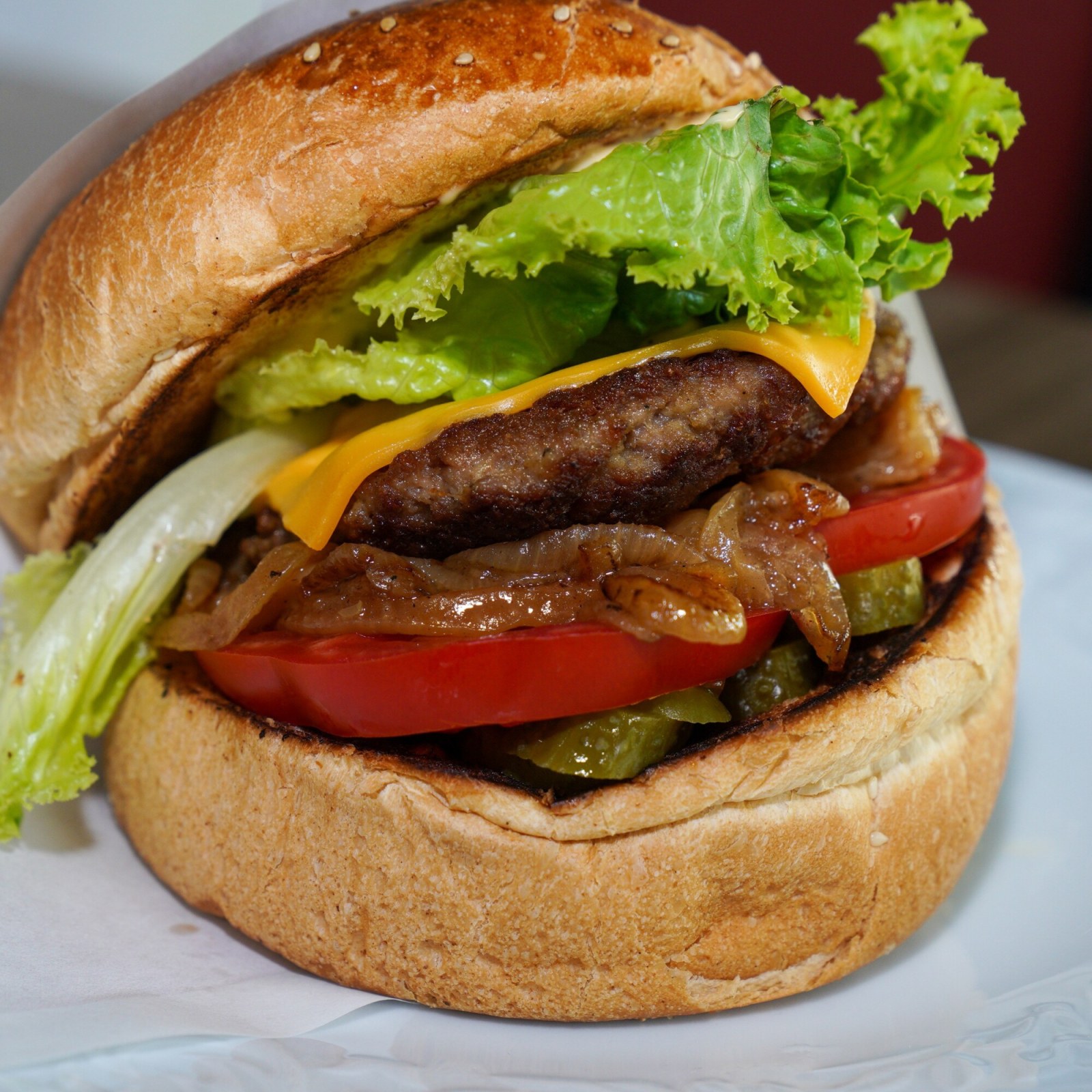 Tat Doy Cheeseburger