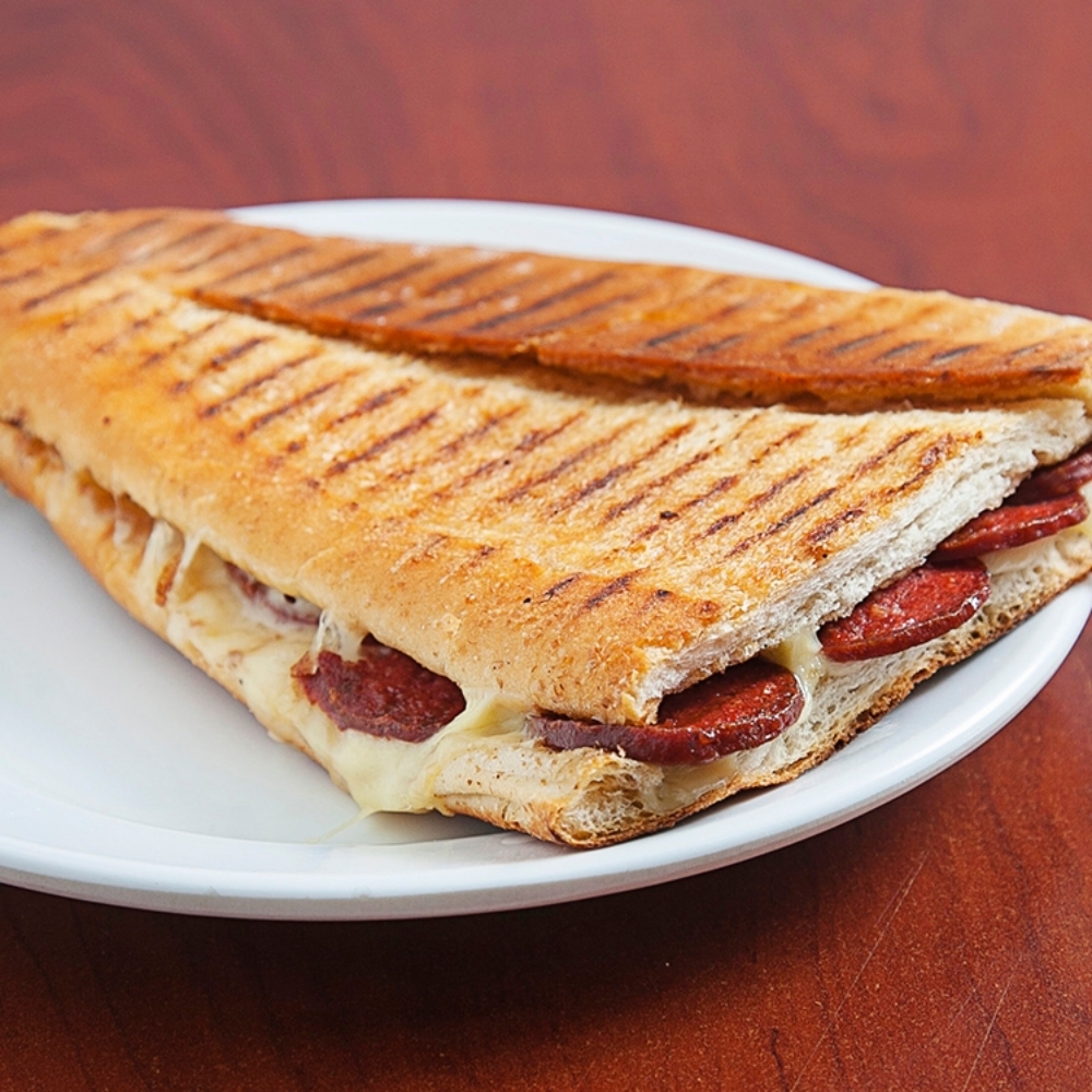 Ekmek arası Kaşarlı Sucuklu Tost
