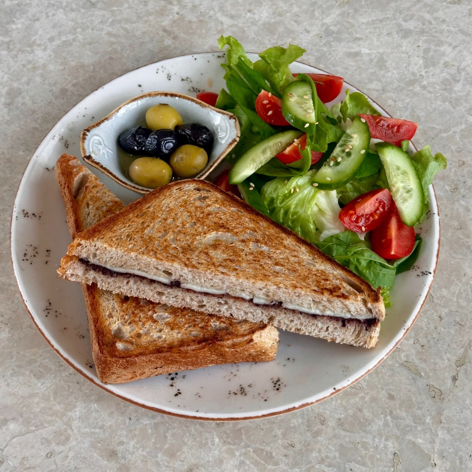 Ekşi Mayalı Gurme Zeytin Tostu