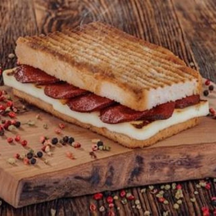 Hellim + Sucuk Tost