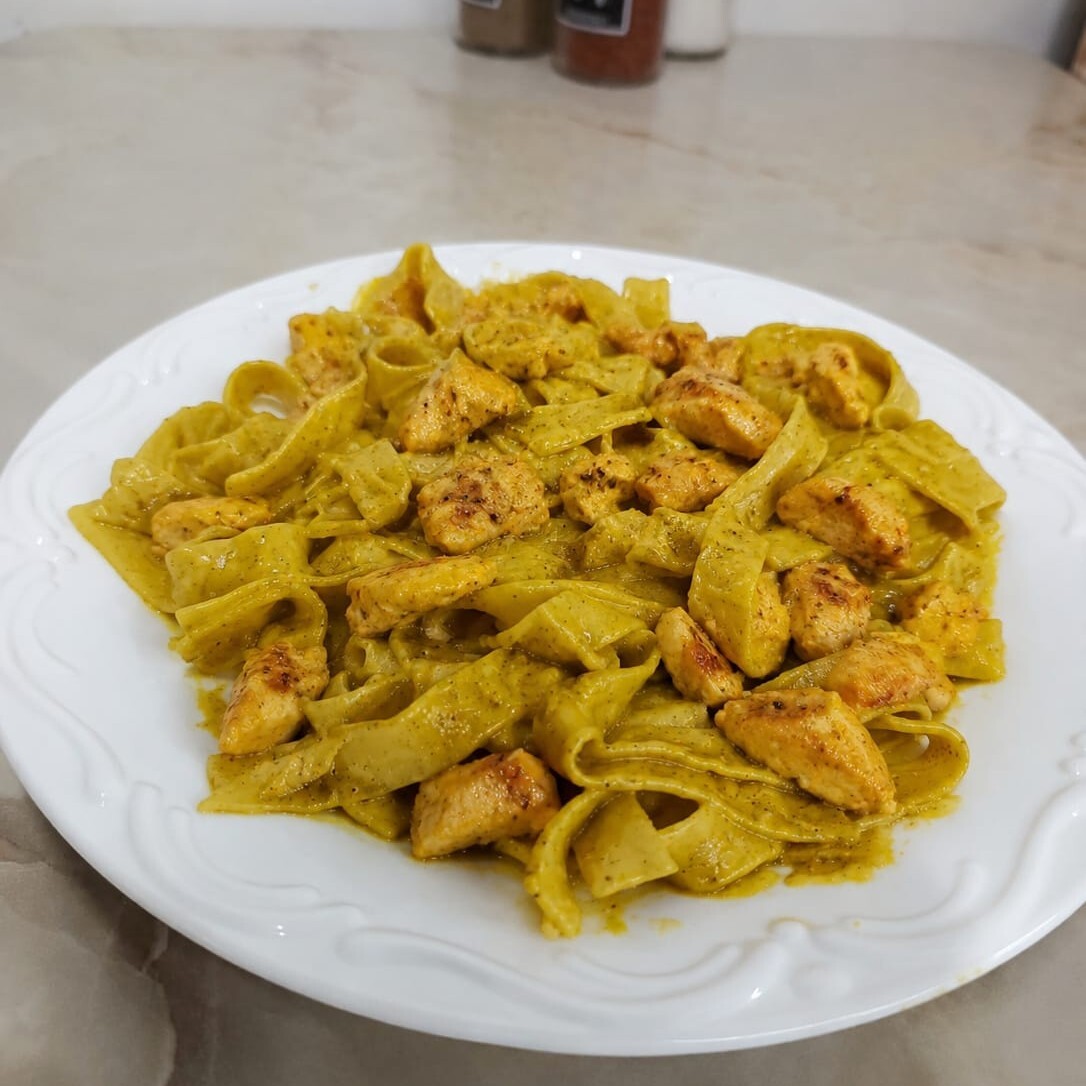 Köri Soslu Tavuklu Fettuccine + Ayran