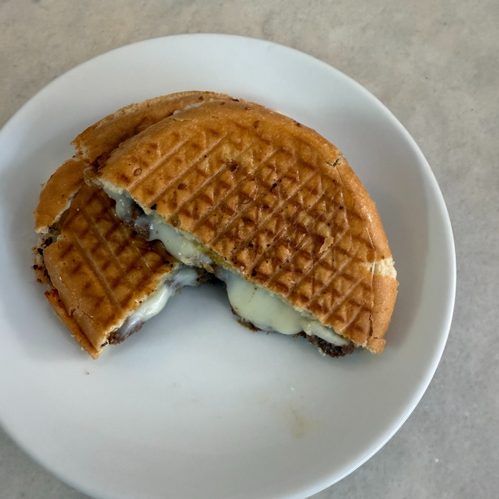 Kavurmalı Kaşarlı Tost