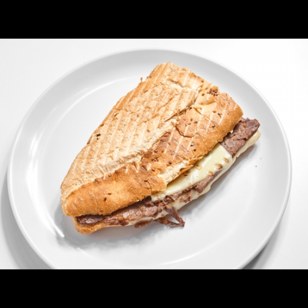 Yarım Ekmek Arası Kavurmalı Kaşarlı Tost