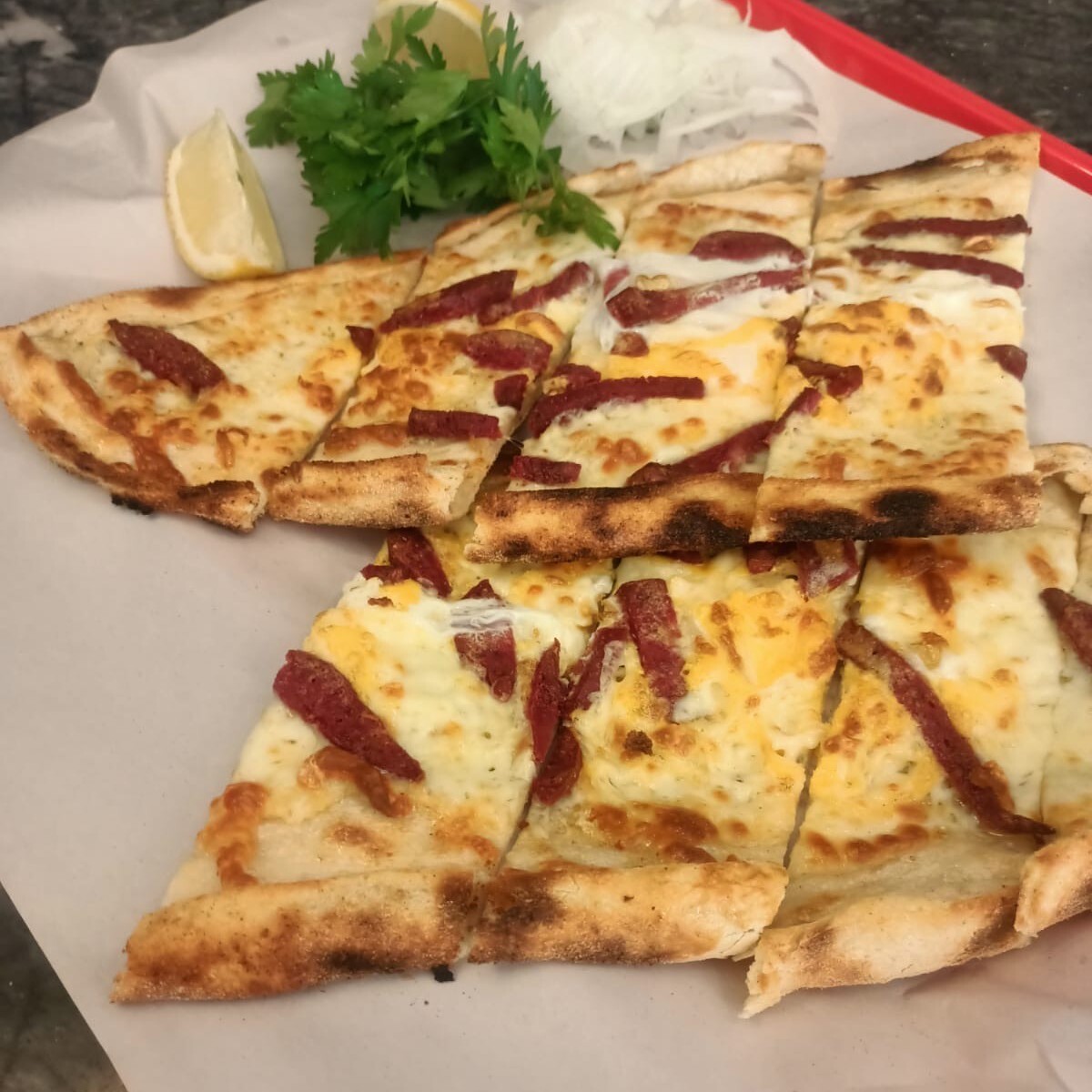 Sucuklu Kaşarlı Pide