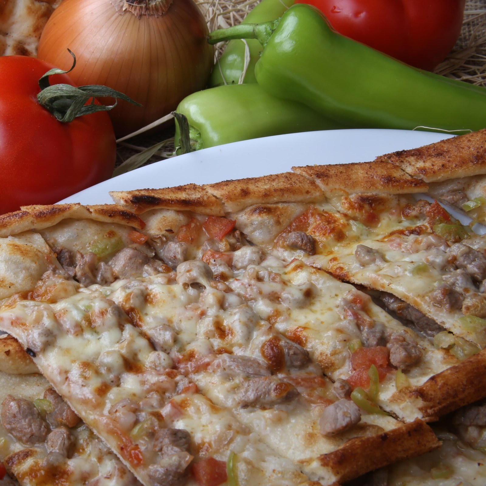 Kuşbaşılı Kaşarlı Pide