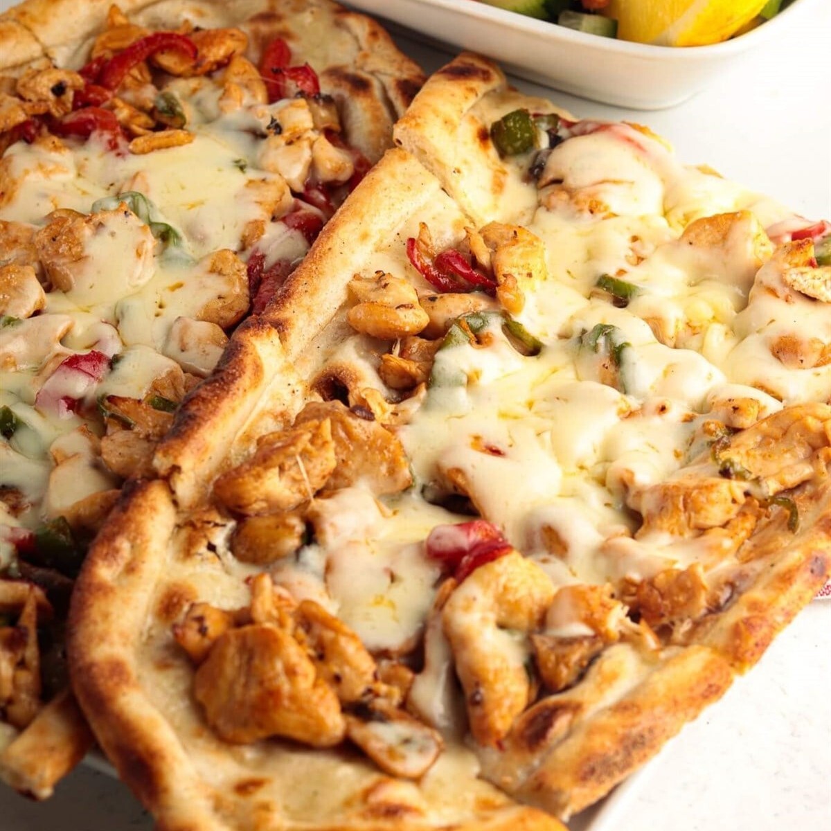 Tavuklu Kaşarlı Pide