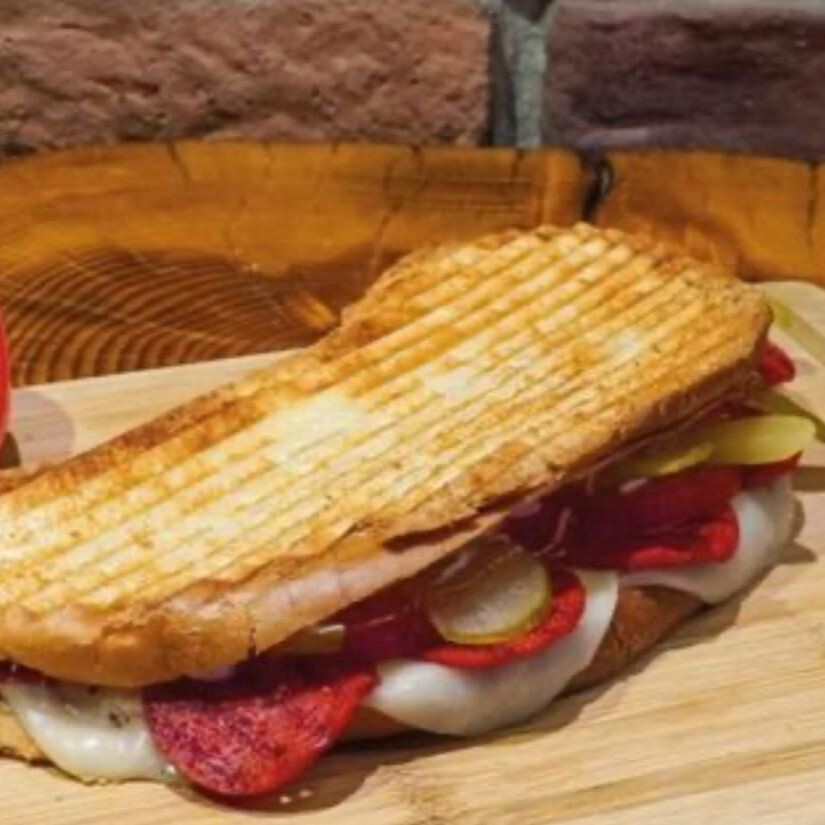 Kaşarlı Sucuklu Tost