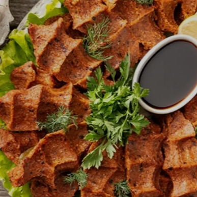 500gr.ZEYTİNYAĞLI ÇİĞ KÖFTE GARNİTÜRLÜ