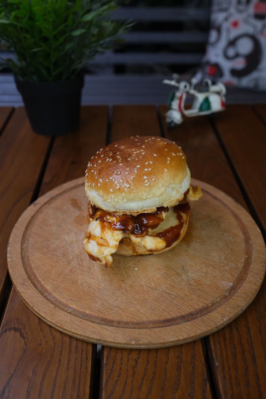 Acı Soslu Tavuk Burger