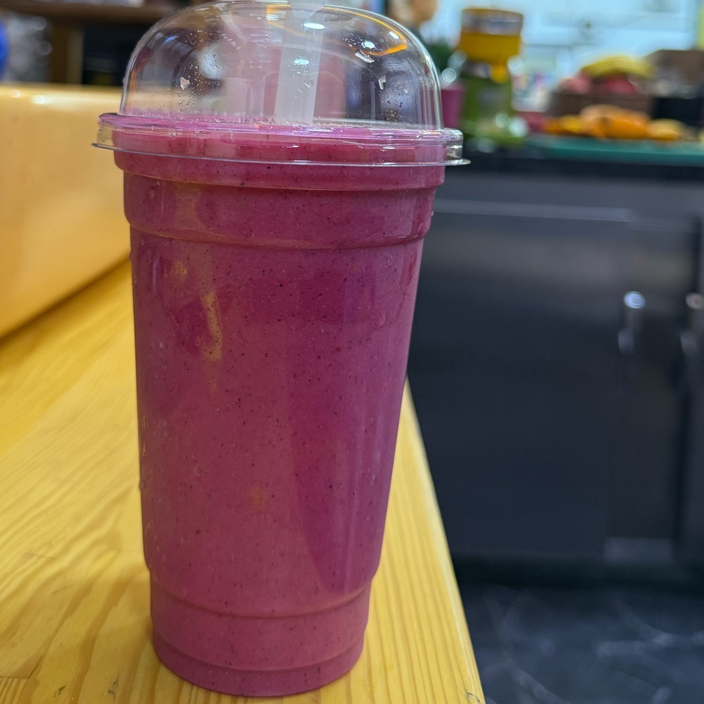Ananas, Mango, Çilek, Portakal, Ejder Meyvesi Suyu Sıkma