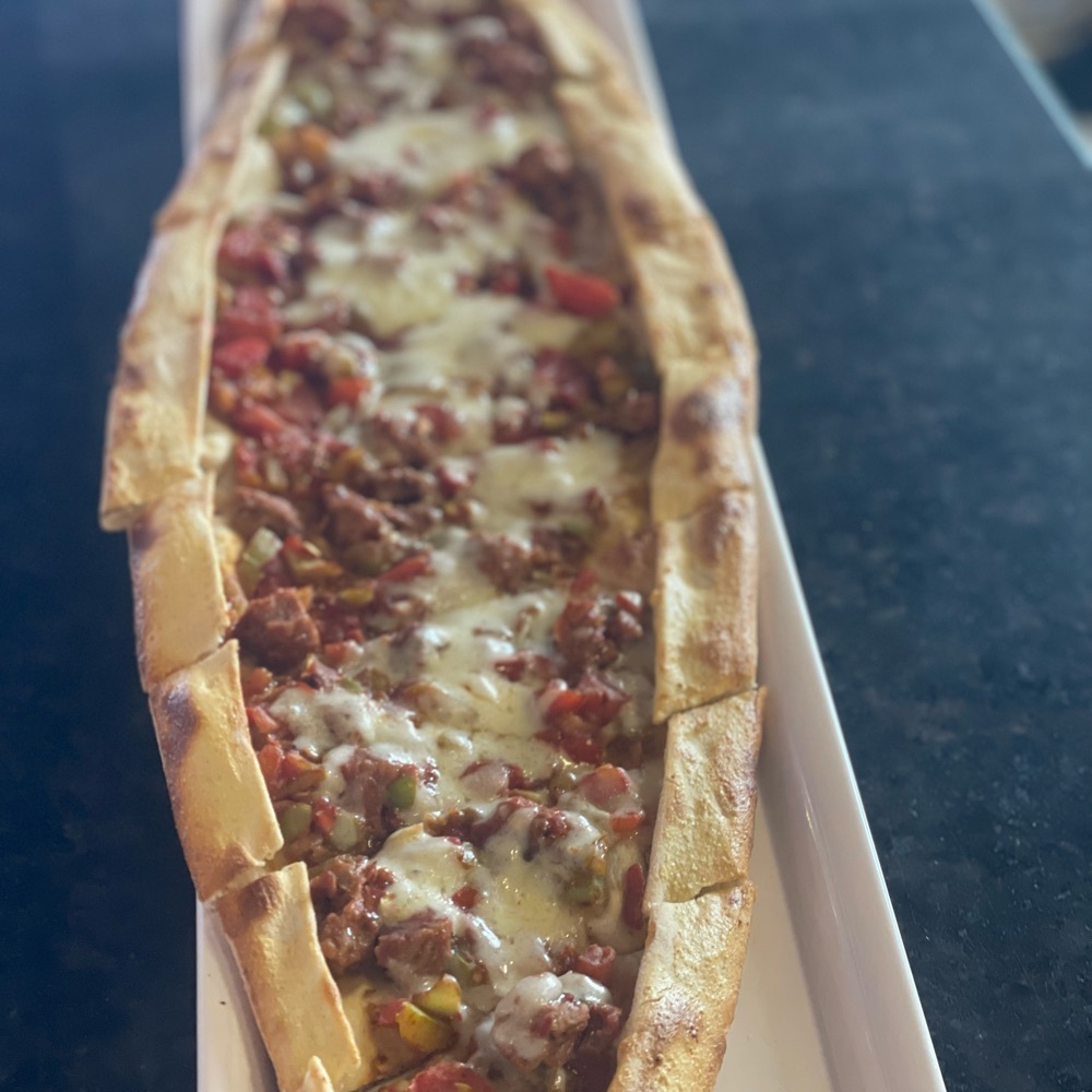 Kuşbaşılı Kaşarlı Pide