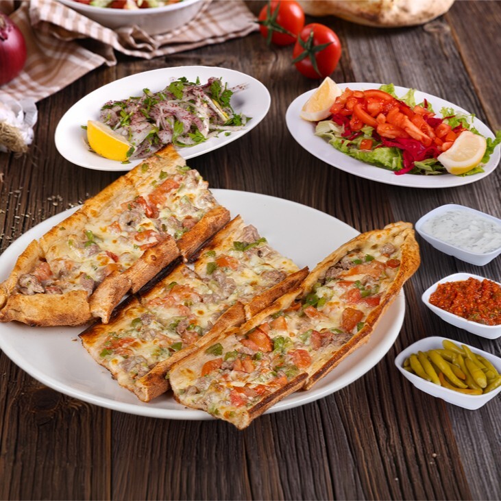 Kuşbaşılı Kaşarlı Pide