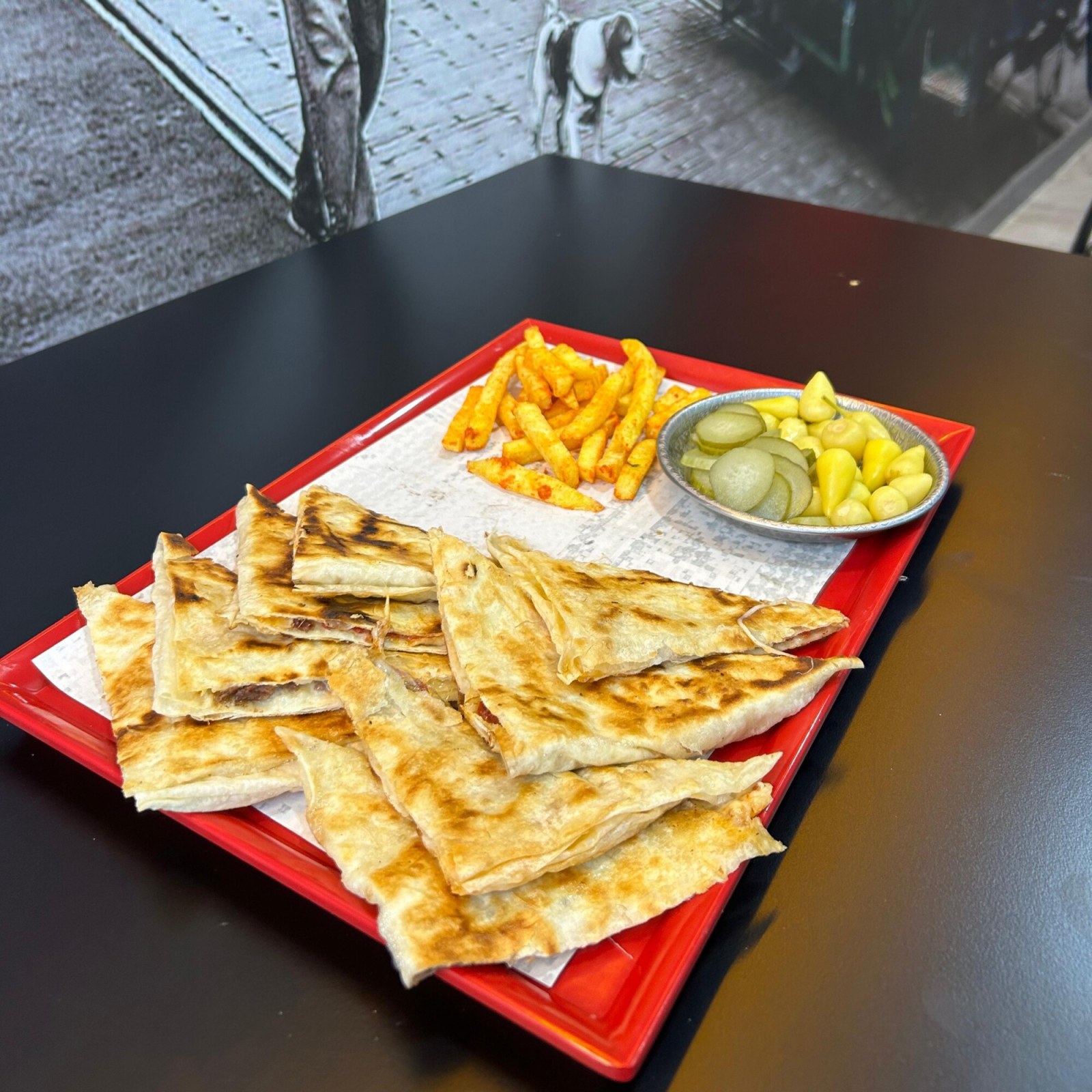 Kavurmalı Kaşarlı Gözleme + 330 ml Coca-cola