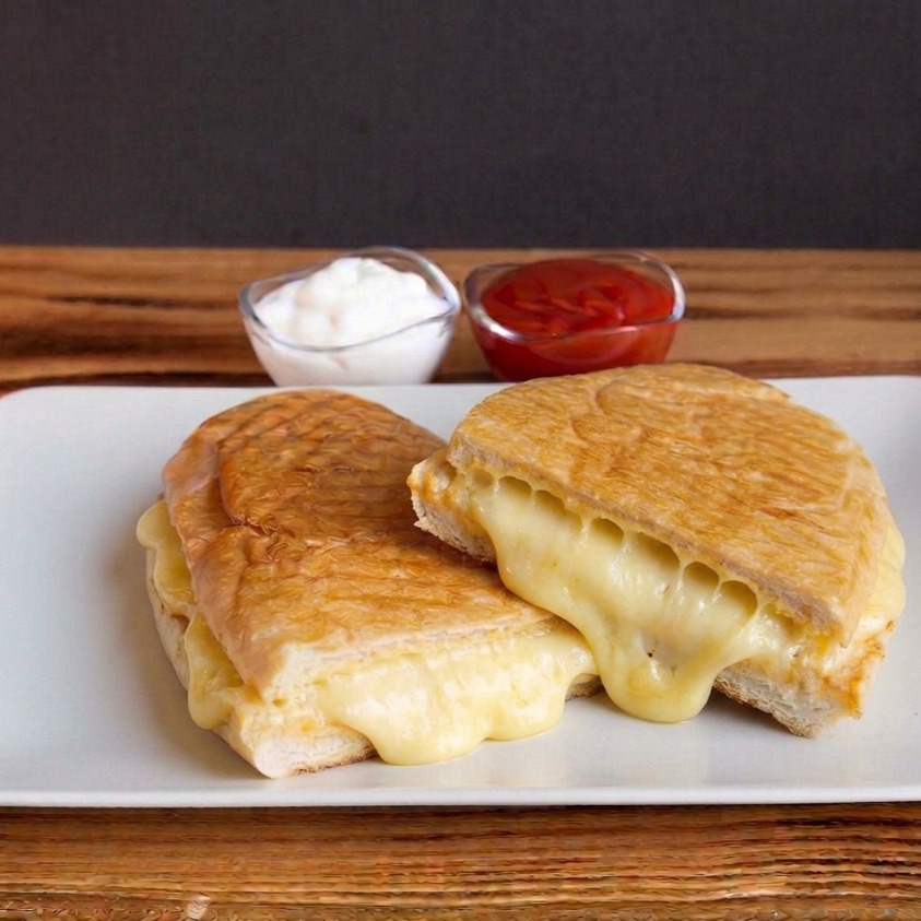 Çift Kaşarlı Tost