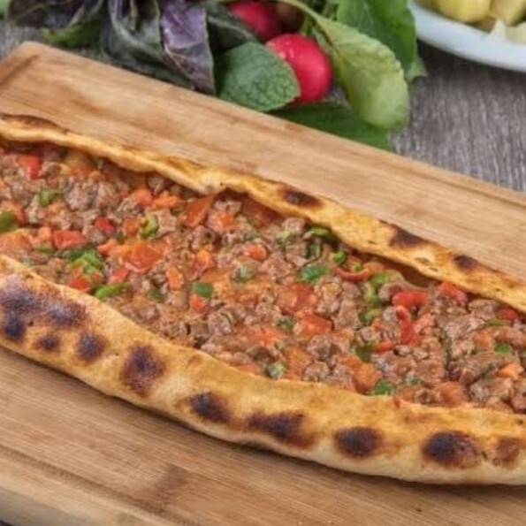 Kıymalı Yumurtalı Pide