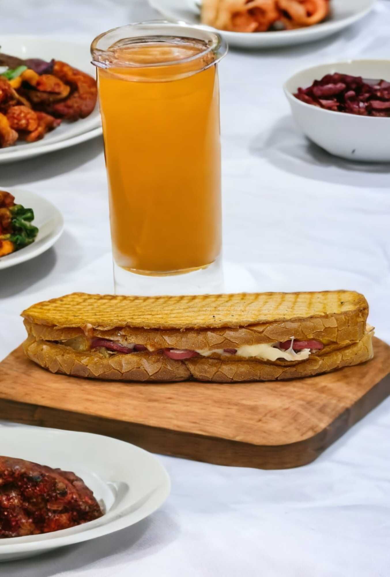 Bol Pastırmalı Süper Kaşarlı Tost Special