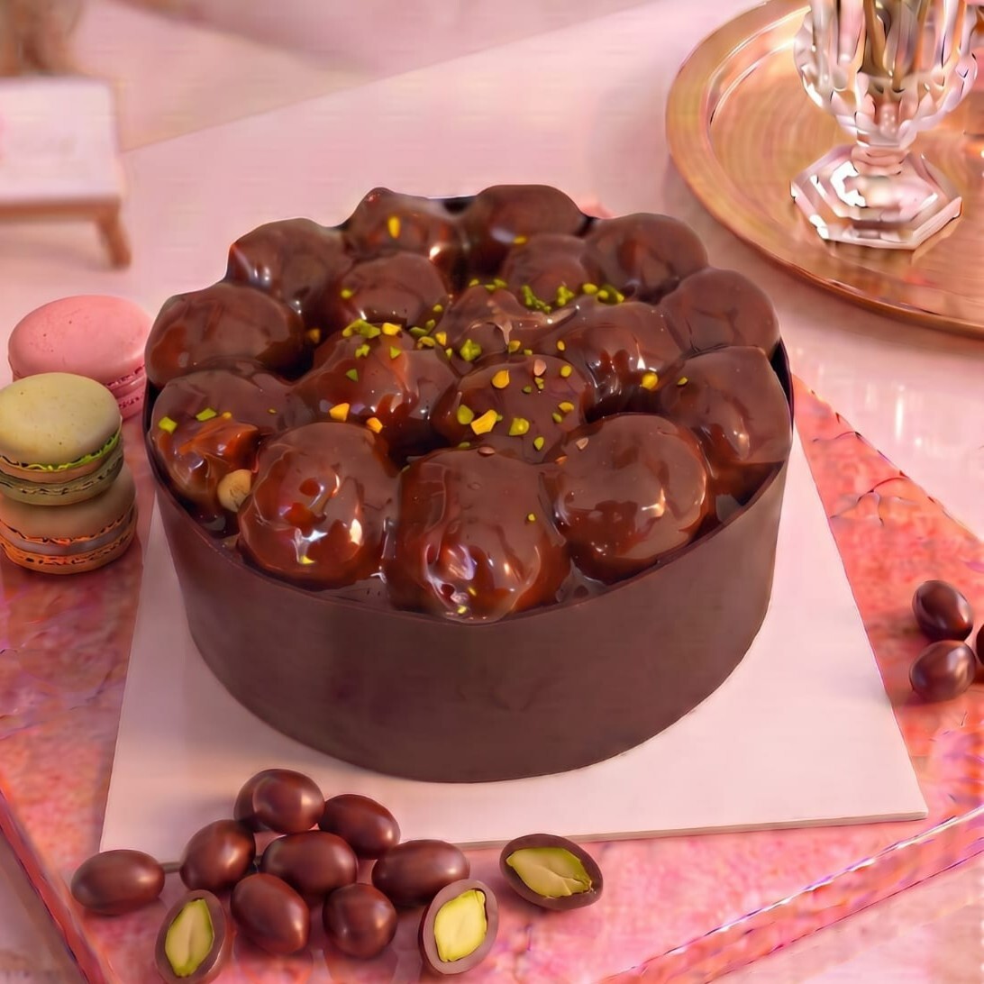 Profiterol - Fıstık - Akışkan Çikolatalı Pasta (8 - 10 Kişilik)