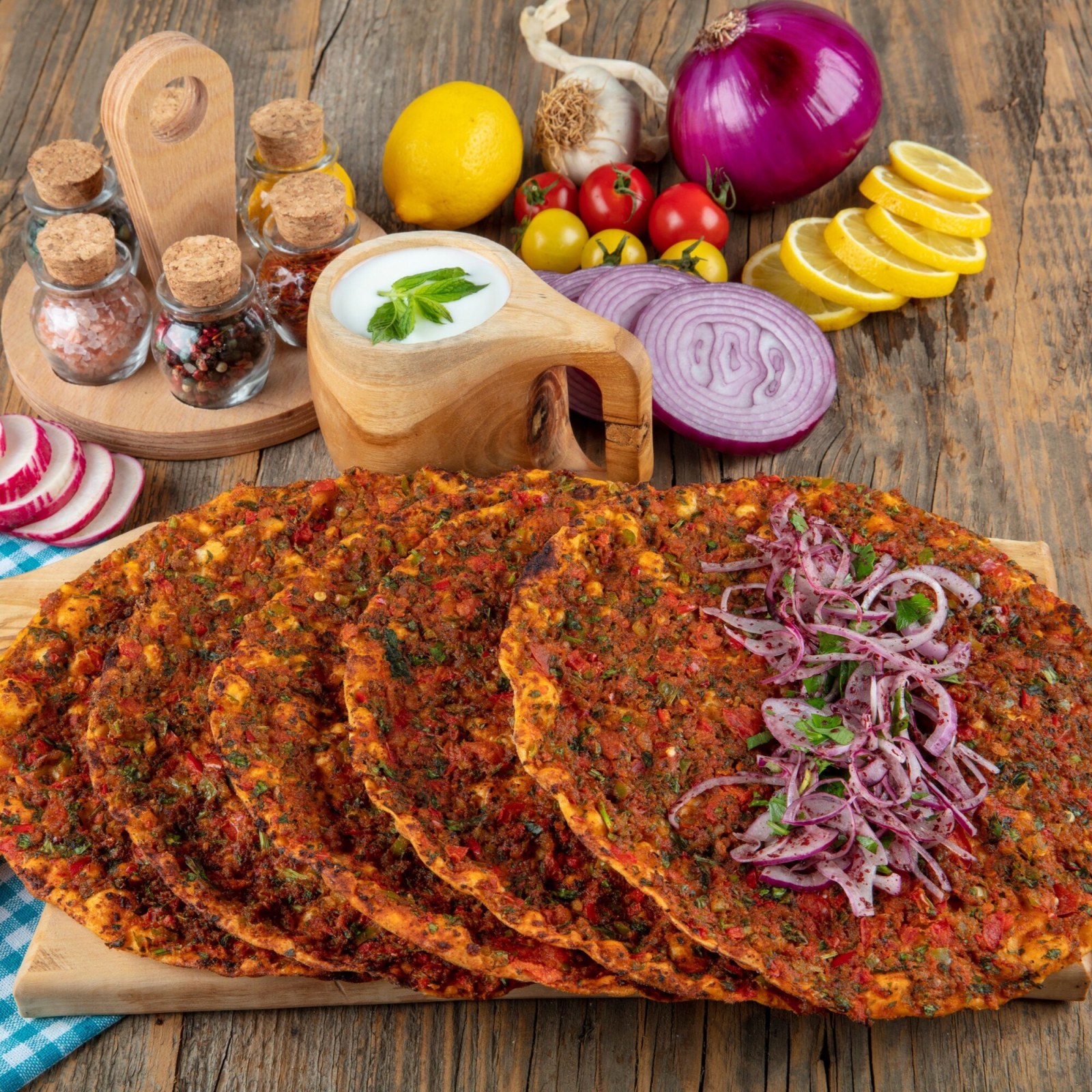 6 Adet Lahmacun & 1 Lt İçecek