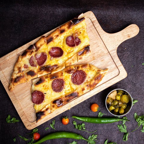 Kaşarlı Sucuklu Pide