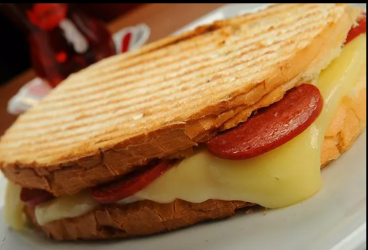 Tost Ekmeğine Karışık Tost Menü