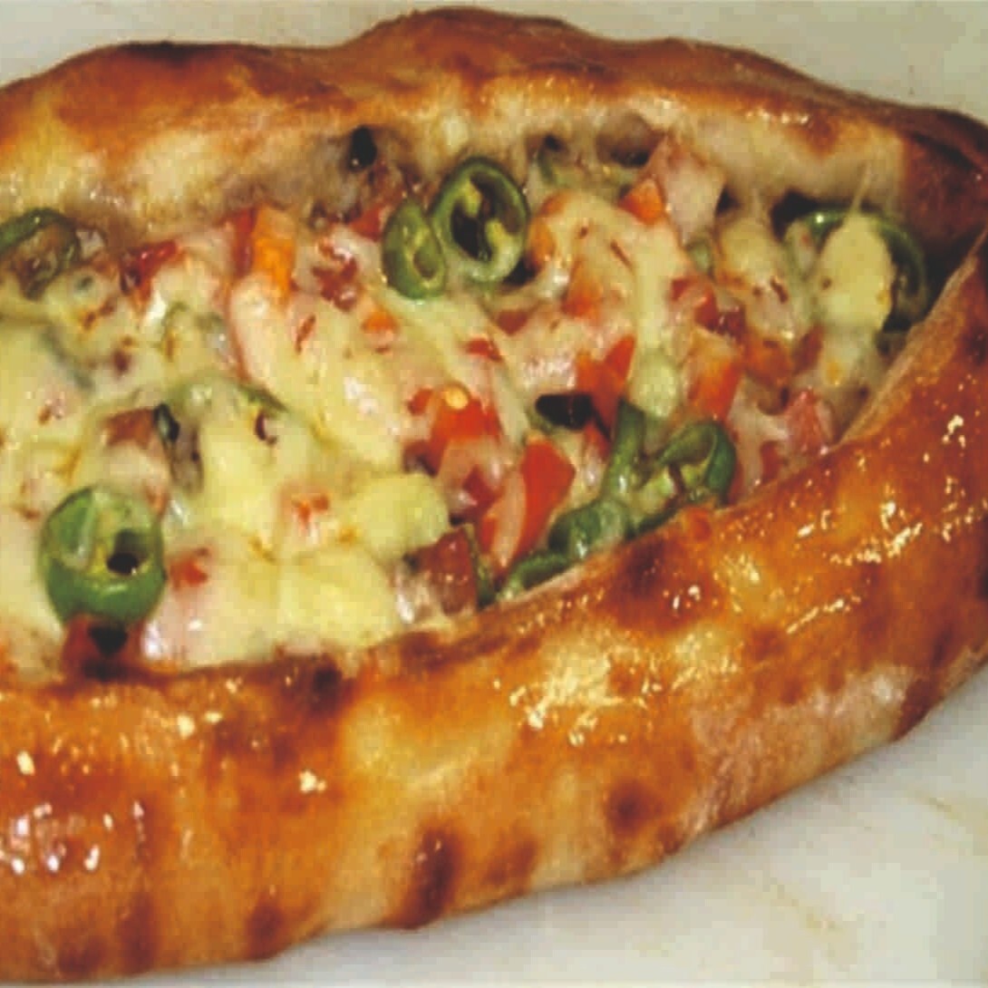 Kaşarlı Sebzeli Pide