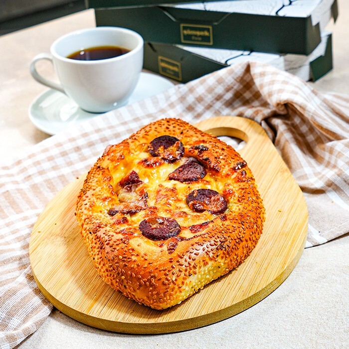Tereyağlı Kaşarlı ve Sucuklu Simit