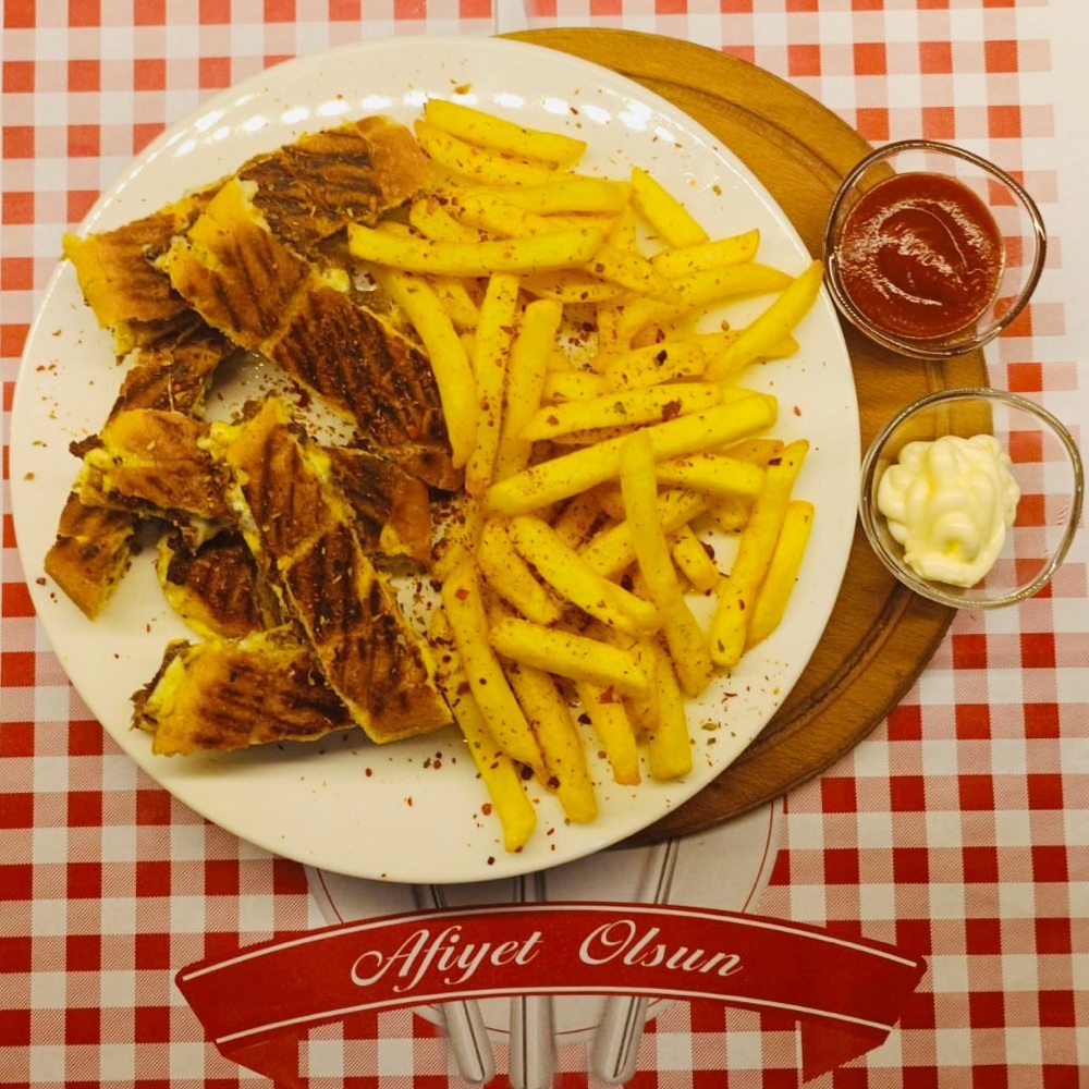 Kavurmalı Kaşarlı Tost
