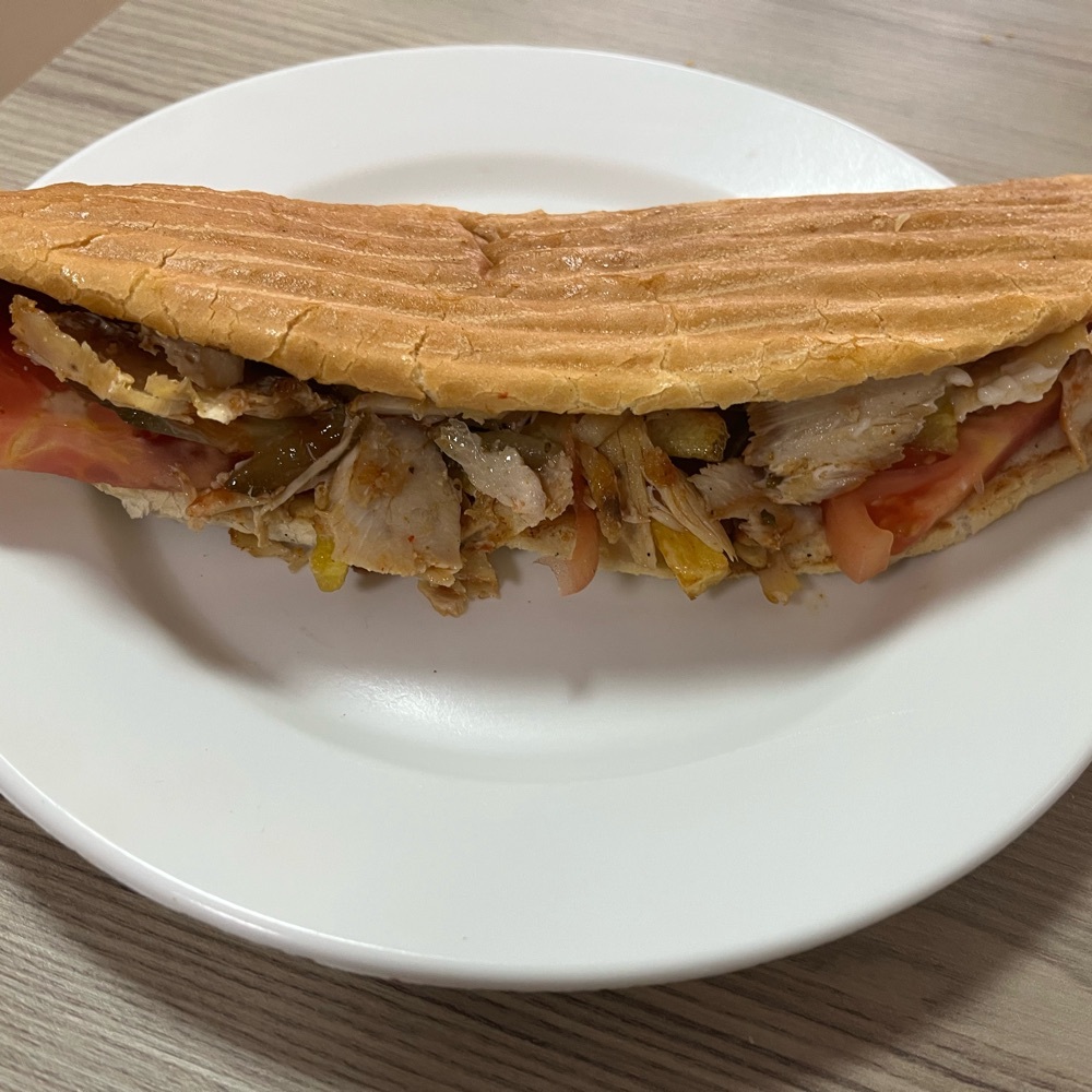 Somun Ekmek Arası Tavuk Döner