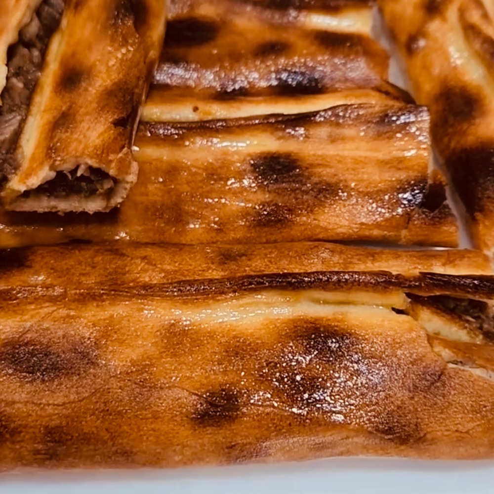 Kavurma Kaşarlı Pide
