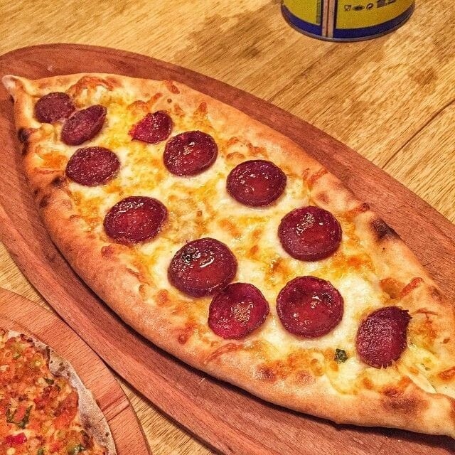 Sucuklu Kaşarlı Pide