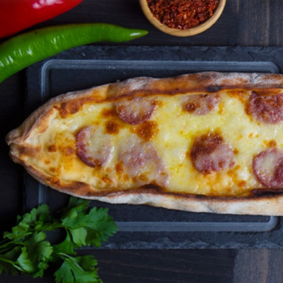 Sucuklu Pide