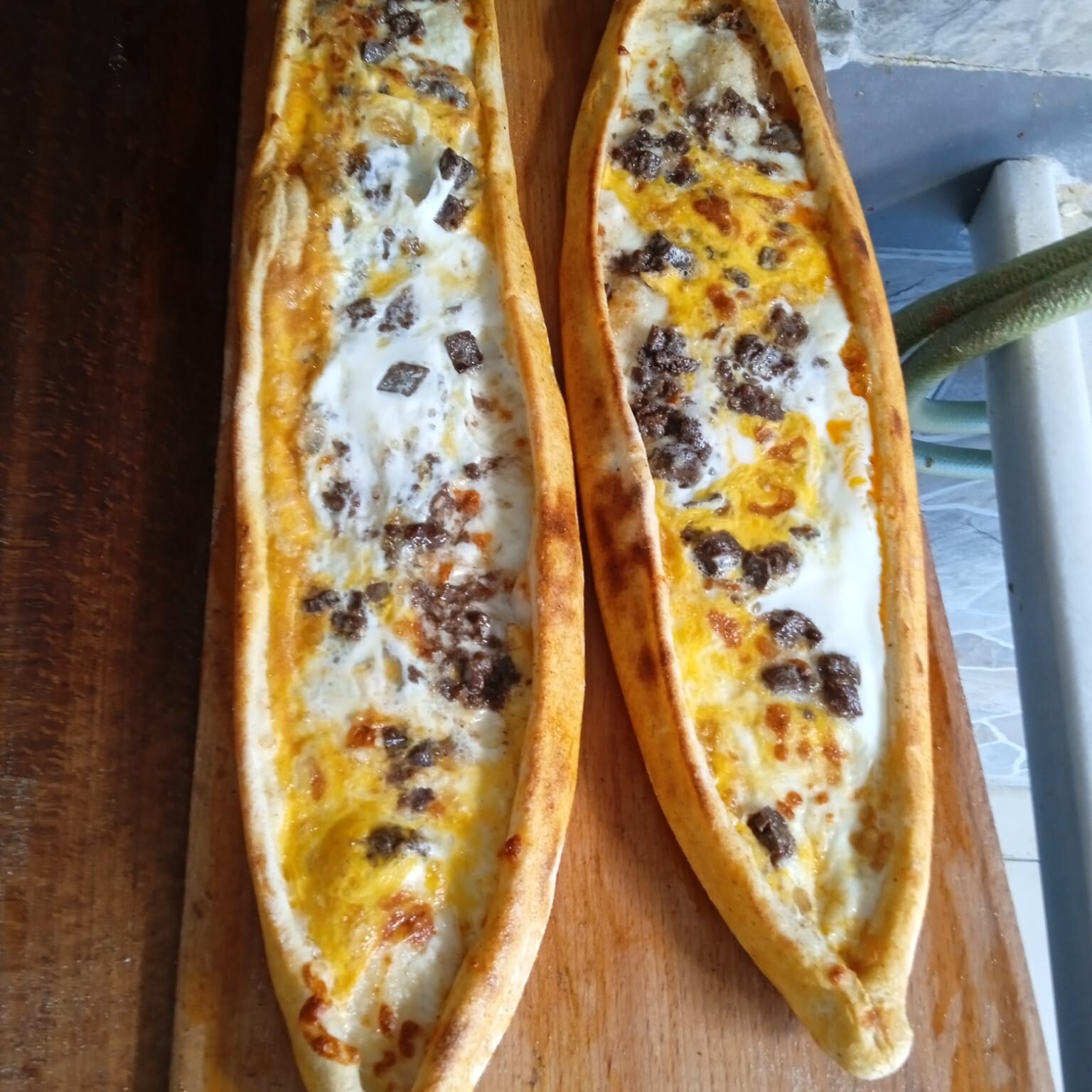 Kavurmalı Kaşarlı Pide