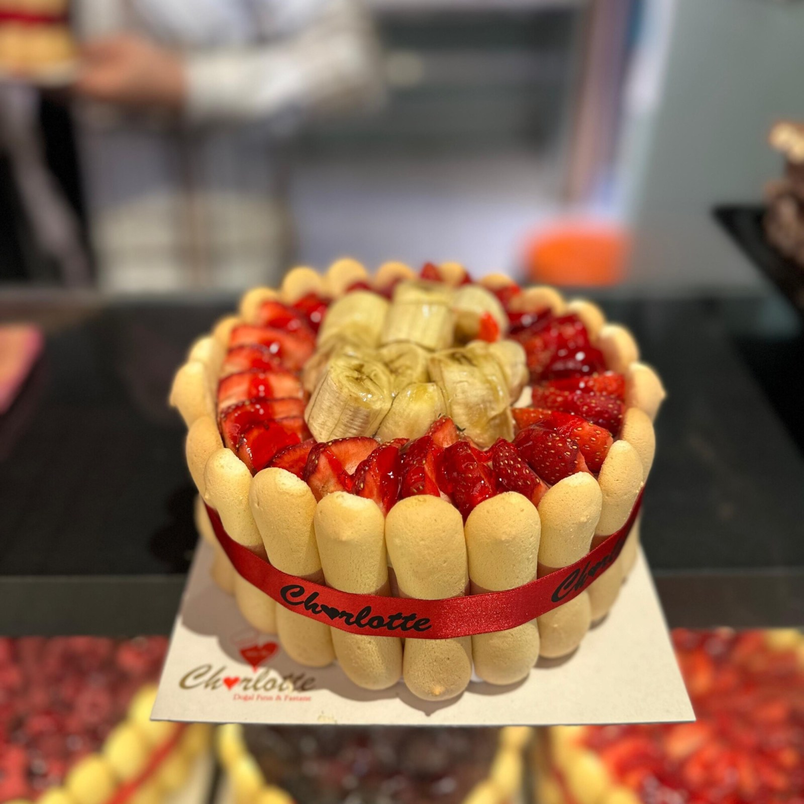 Muzlu Çilekli Charlotte Pasta (8 Kişilik)