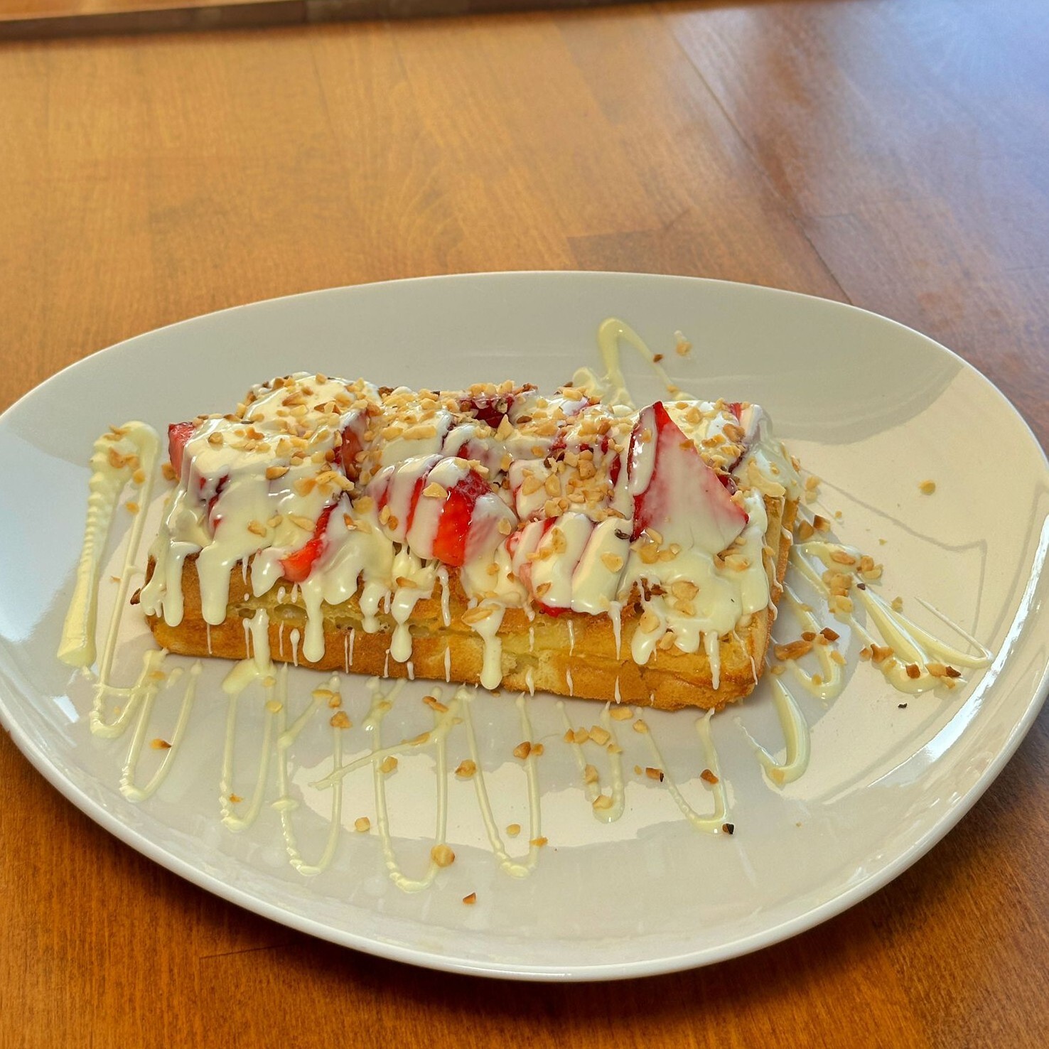 Beyaz Çikolatalı Çilekli Waffle