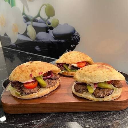 Tombik Ekmek Arası Köfte