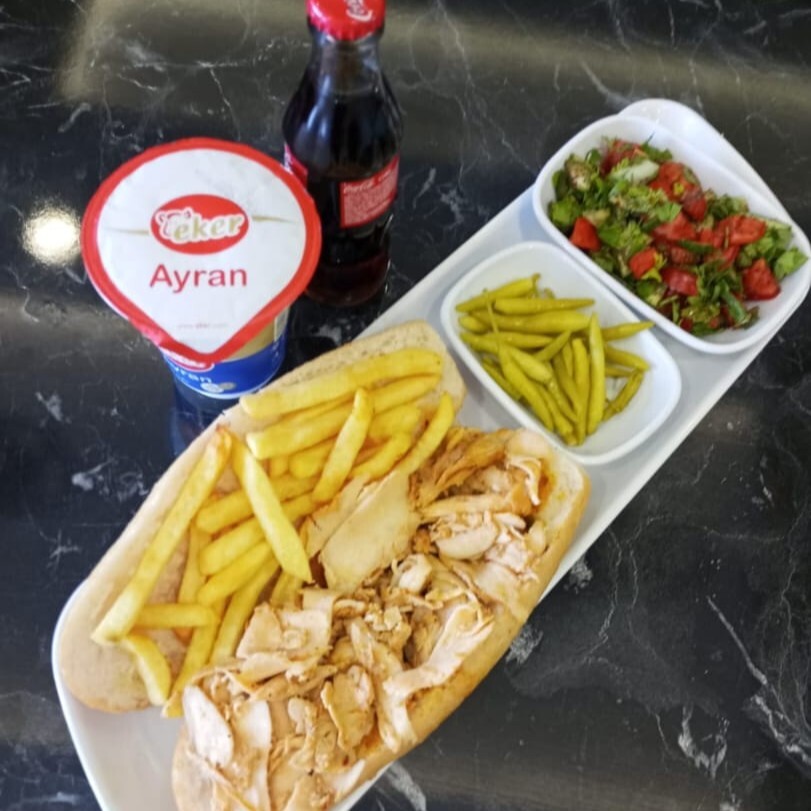 Sandviç Ekmek Arası Kaşarlı Tavuk Döner