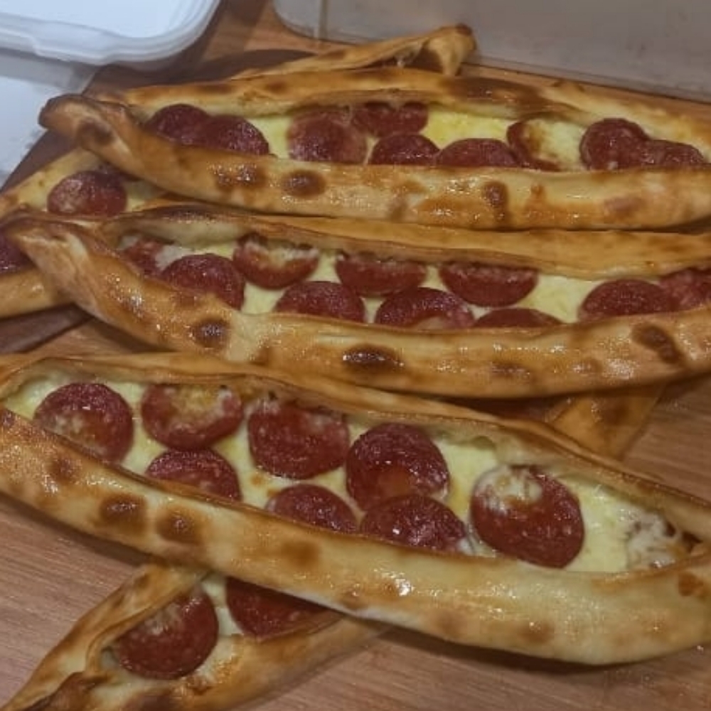 Sucuk Kaşar Pide