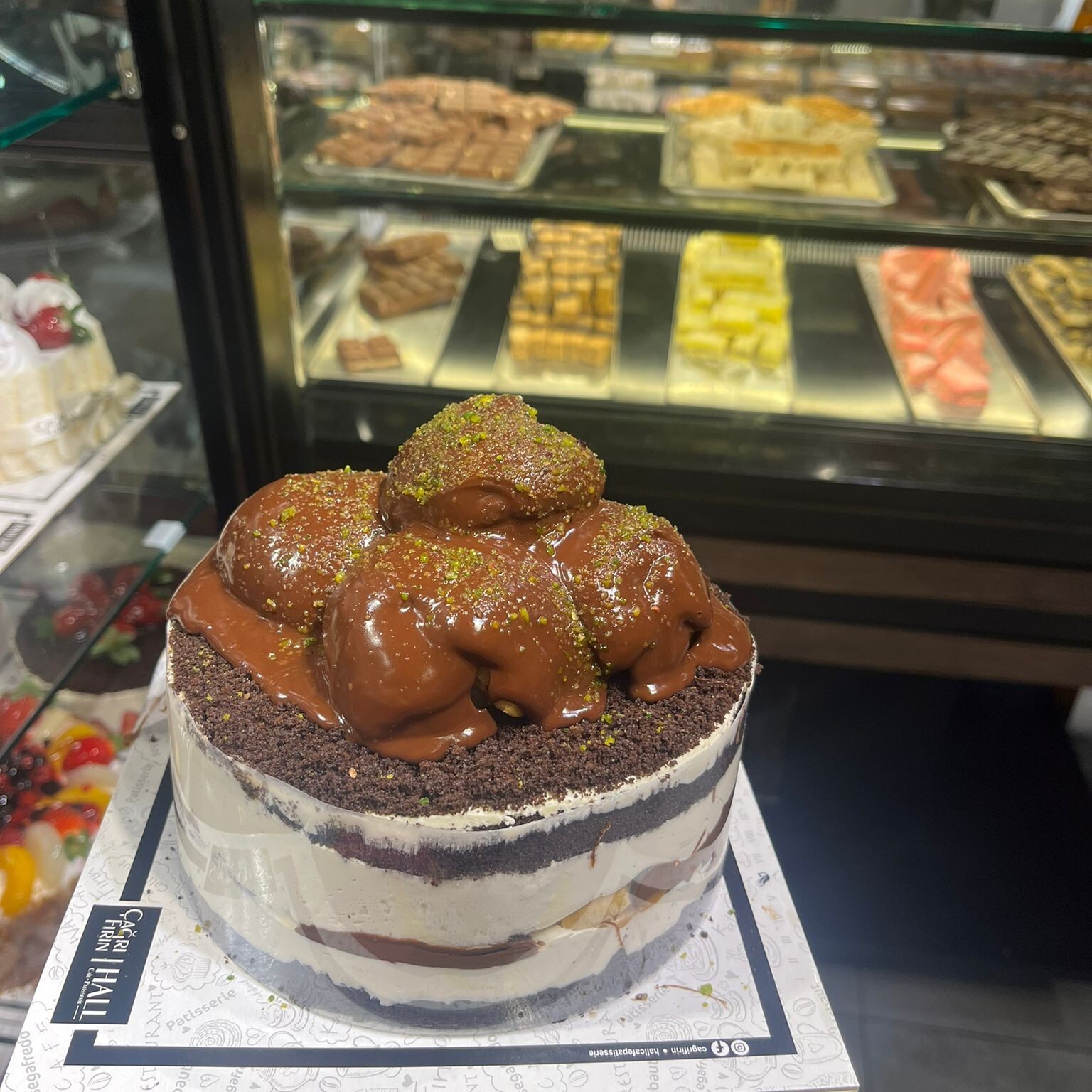 Prenses Kremalı Profiterollü Pasta 10-12 Kişilik