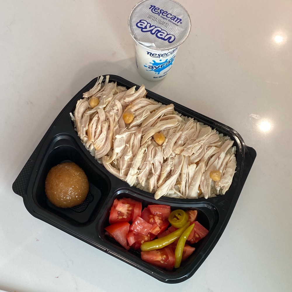 Duble tavuklu nohutlu pilav+Ayran+Tatlı ikram