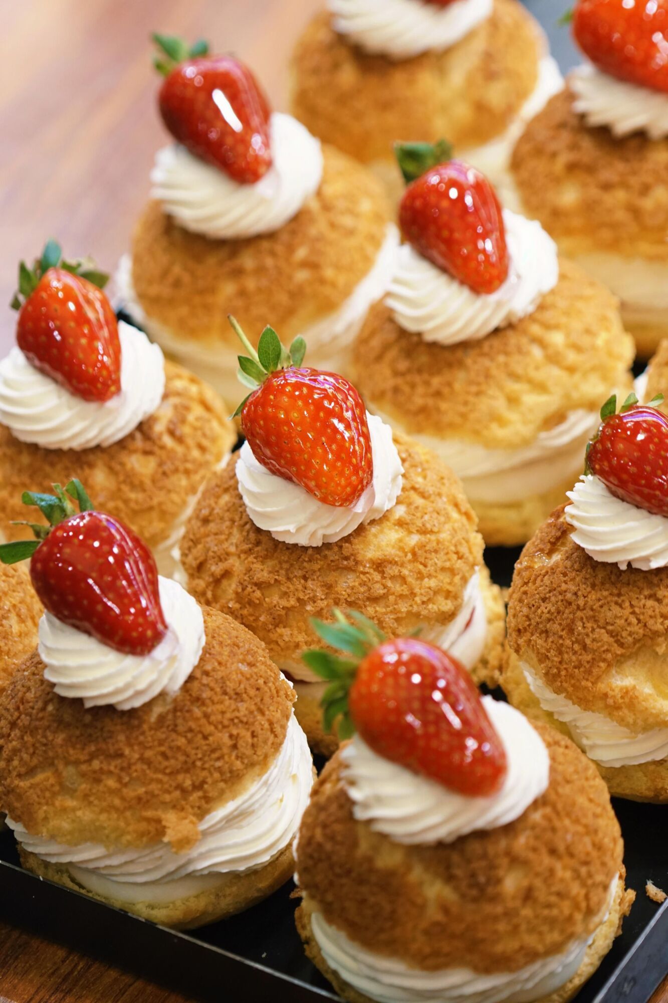 Çilekli Cream Puff (1 kg)