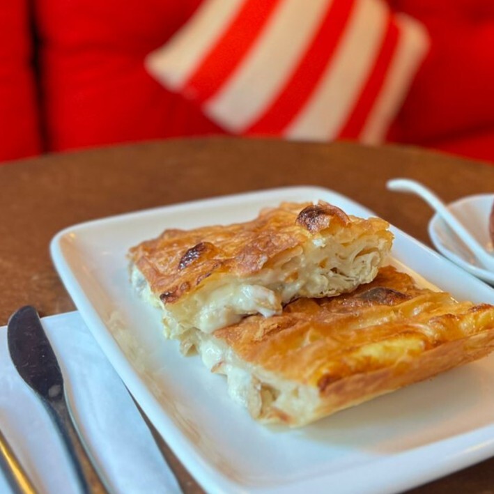 peynirli börek ve çay