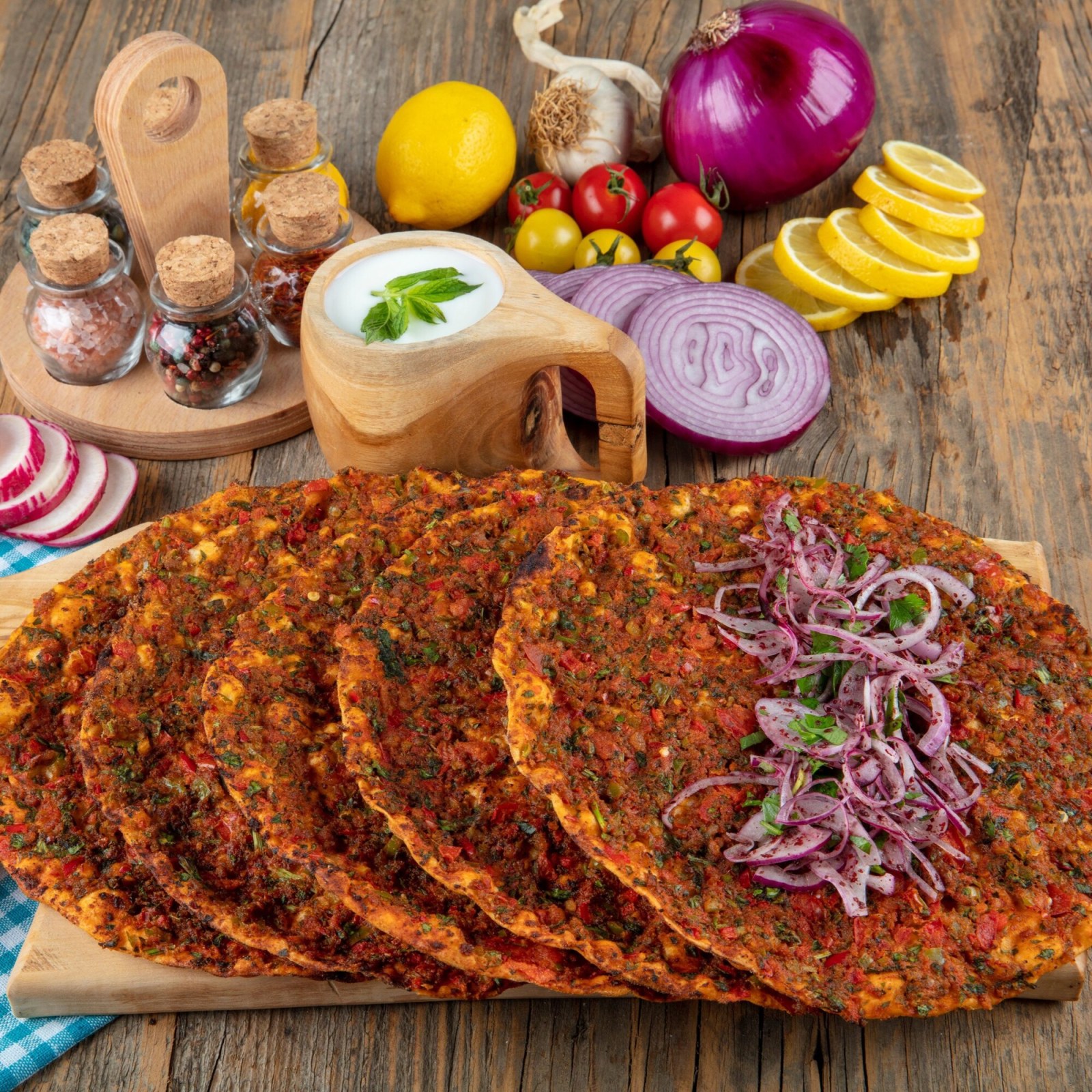 10 Adet Lahmacun & 1 Lt İçecek