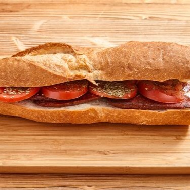 Üç Çeyrek Ekmek Arası Sucuk