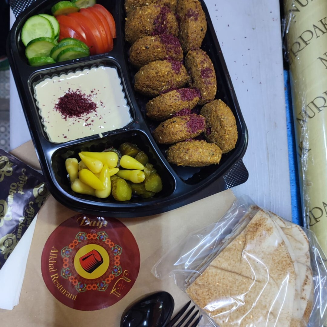 Falafel Porsiyon Menü (Ayran ve Tatlı ile)