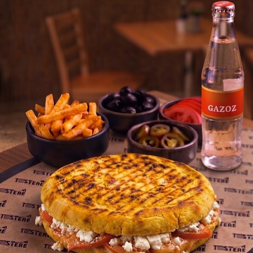 Beyaz Peynirli Domatesli Bazlama Tost Menü