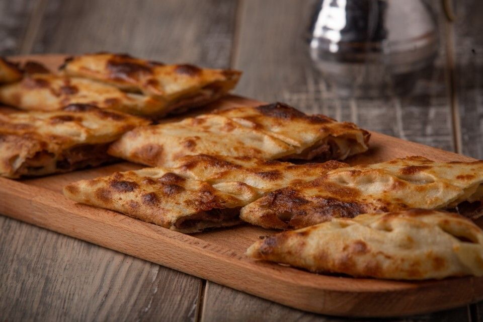 Et Dönerli Pide (Kapalı)